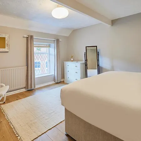 Host & - Stone Row * Skinningrove